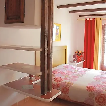 D'hotes Le Clos Des Oliviers Bed & Breakfast