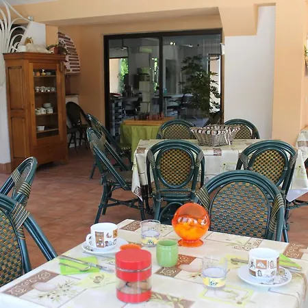 D'hotes Le Clos Des Oliviers Bed & Breakfast