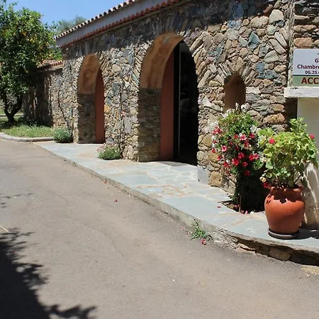 D'hotes Le Clos Des Oliviers Bed and Breakfast