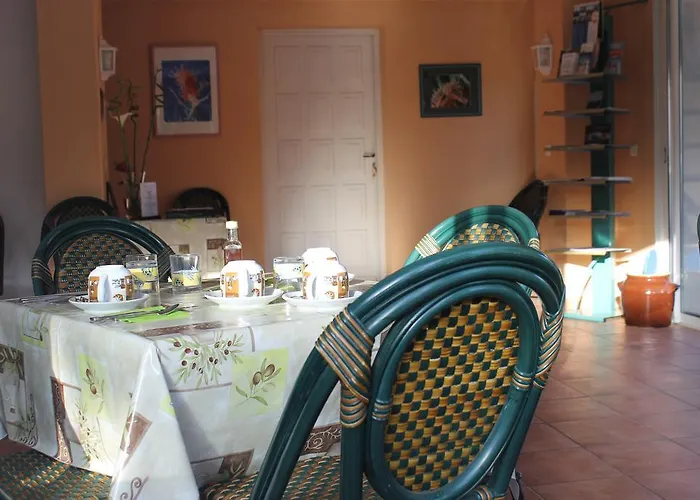 Couette-café D'hôtes Le Clos Des Oliviers 3*