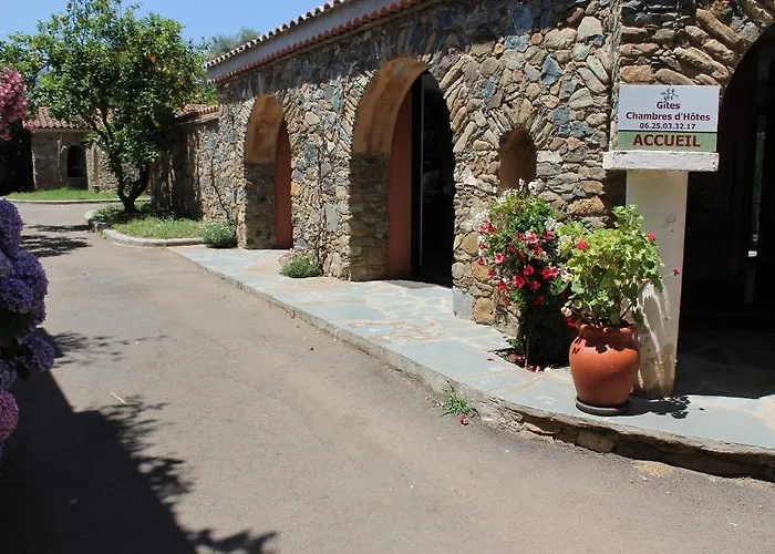 D'hotes Le Clos Des Oliviers Bed and Breakfast